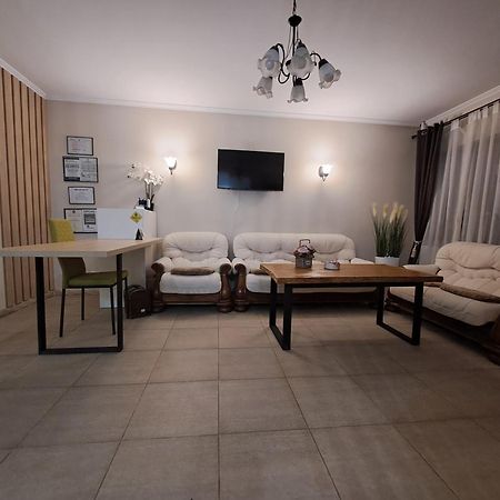 Alexander House Hotel Deva Bagian luar foto