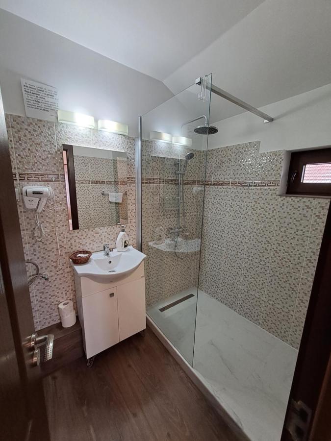 Alexander House Hotel Deva Bagian luar foto