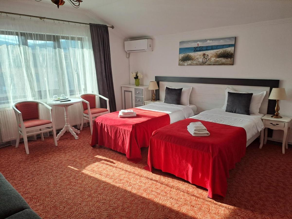 Alexander House Hotel Deva Bagian luar foto