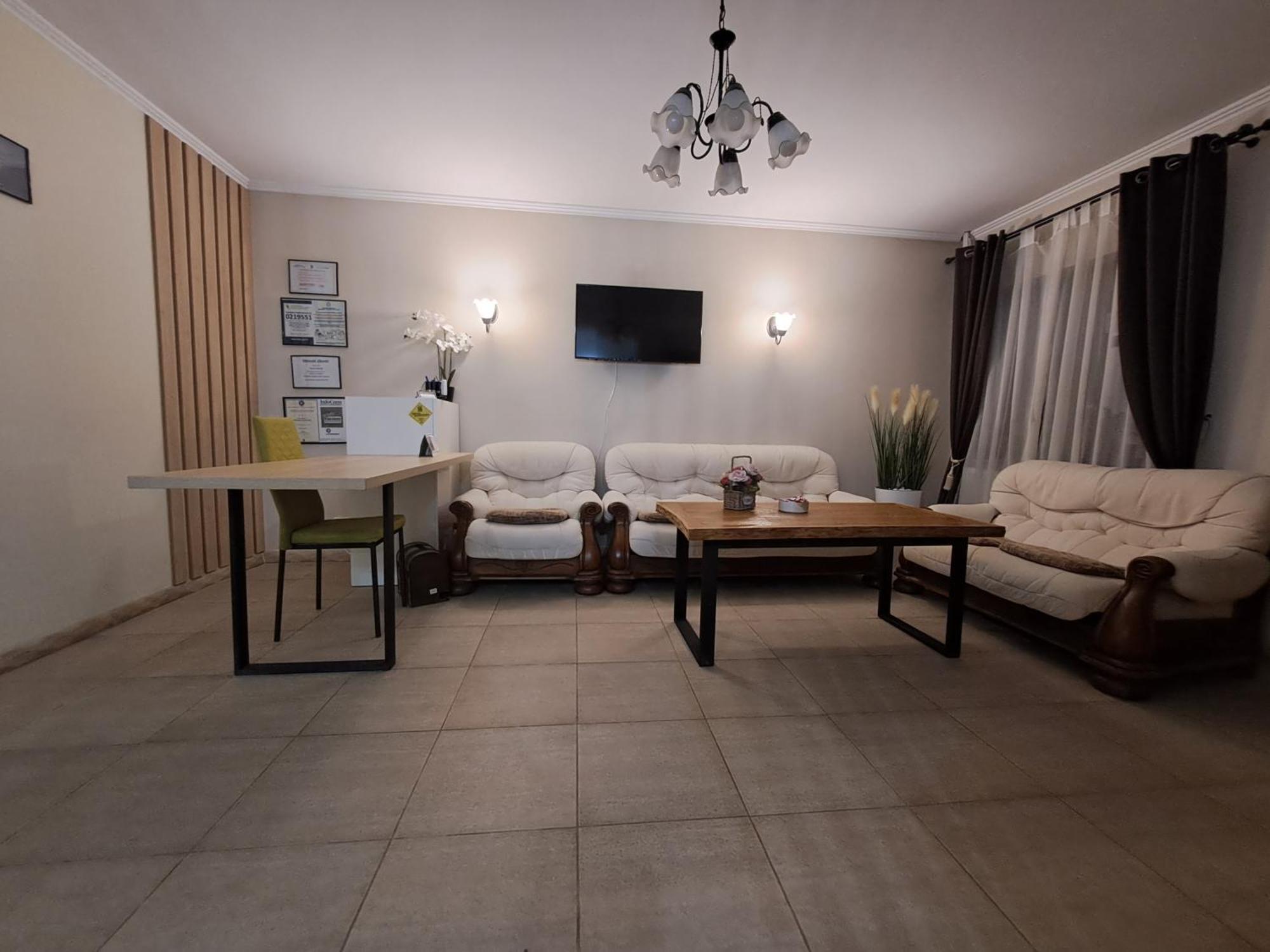 Alexander House Hotel Deva Bagian luar foto