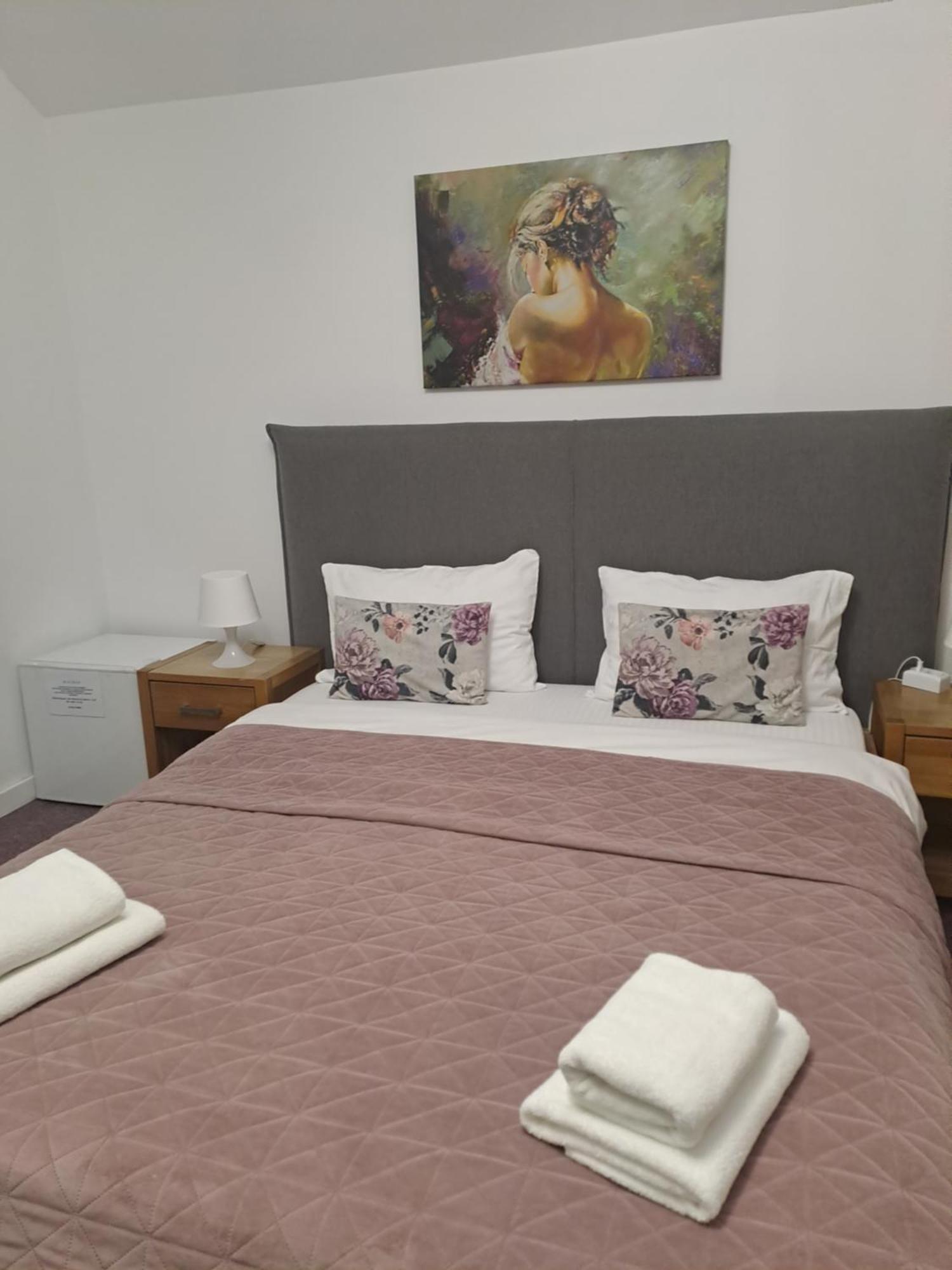 Alexander House Hotel Deva Bagian luar foto
