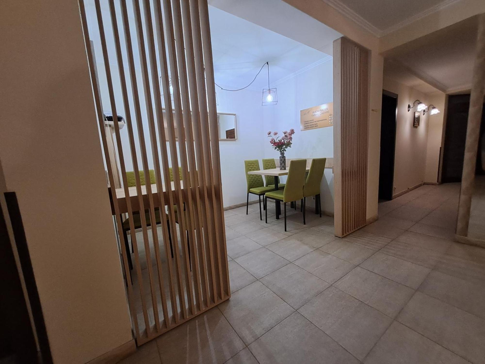 Alexander House Hotel Deva Bagian luar foto