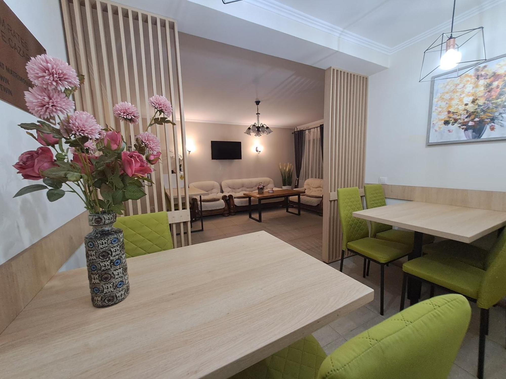 Alexander House Hotel Deva Bagian luar foto