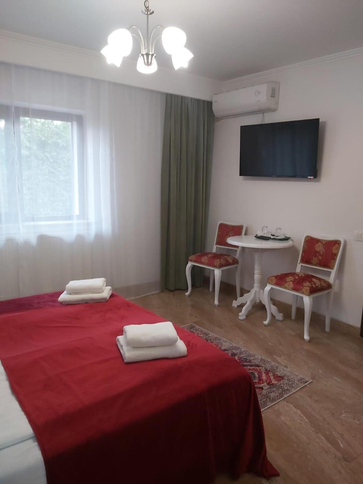 Alexander House Hotel Deva Bagian luar foto