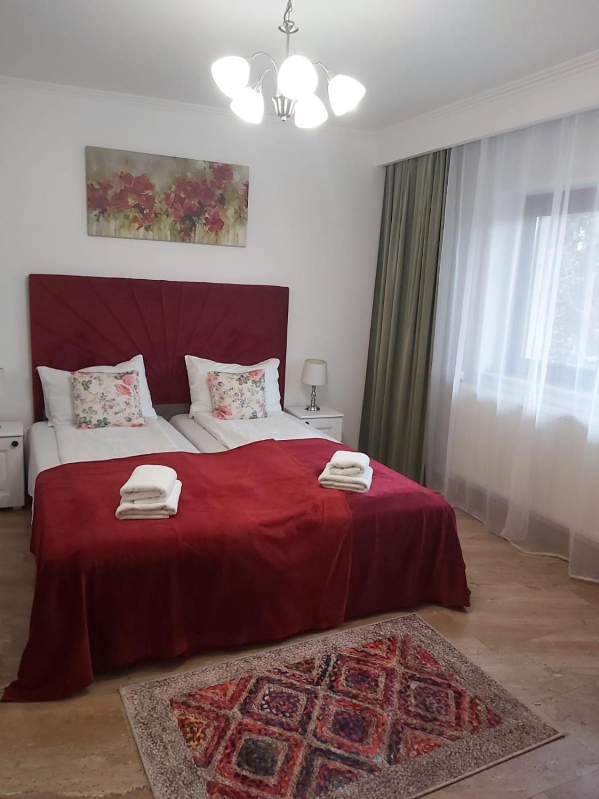 Alexander House Hotel Deva Bagian luar foto