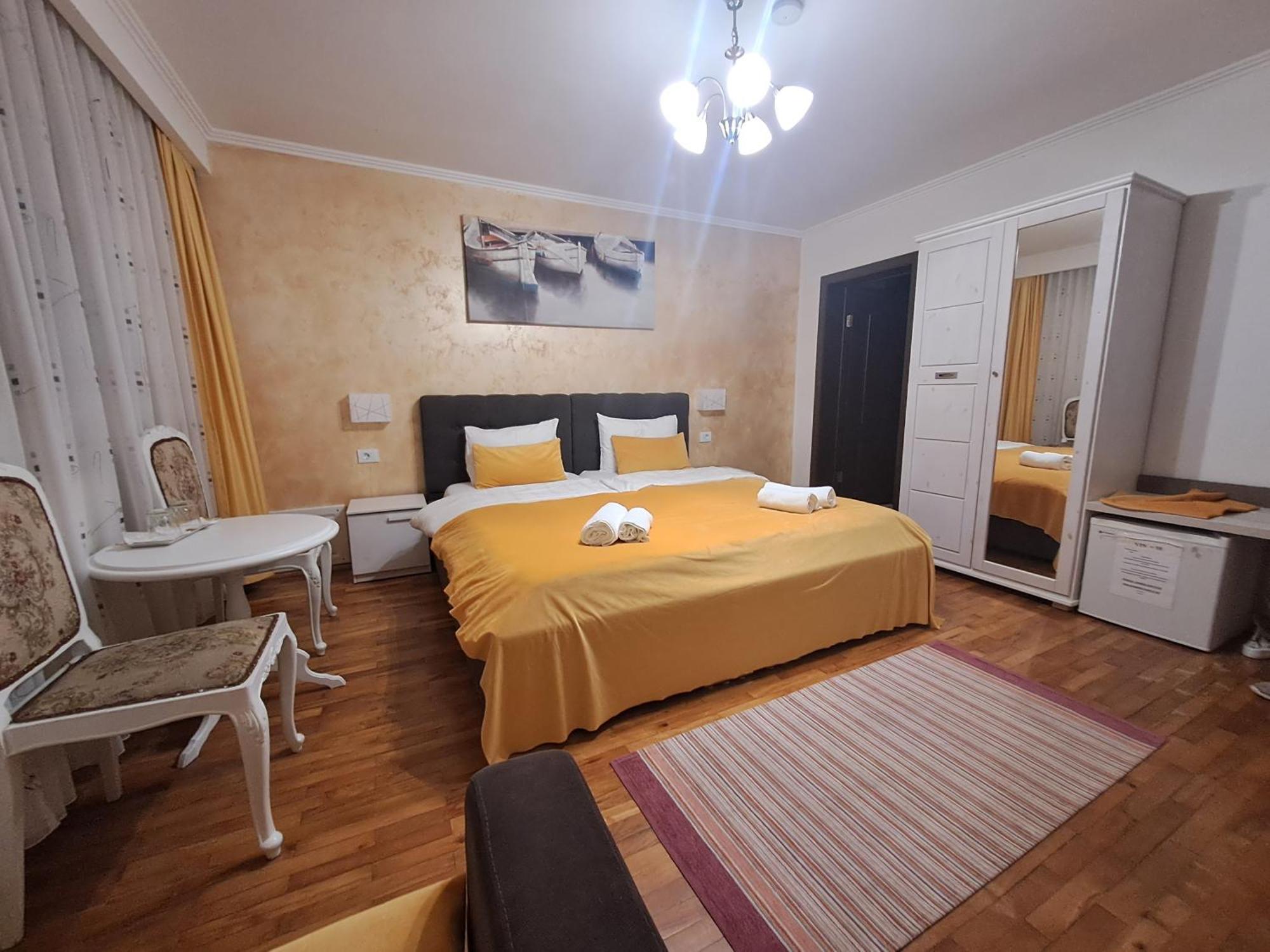 Alexander House Hotel Deva Bagian luar foto