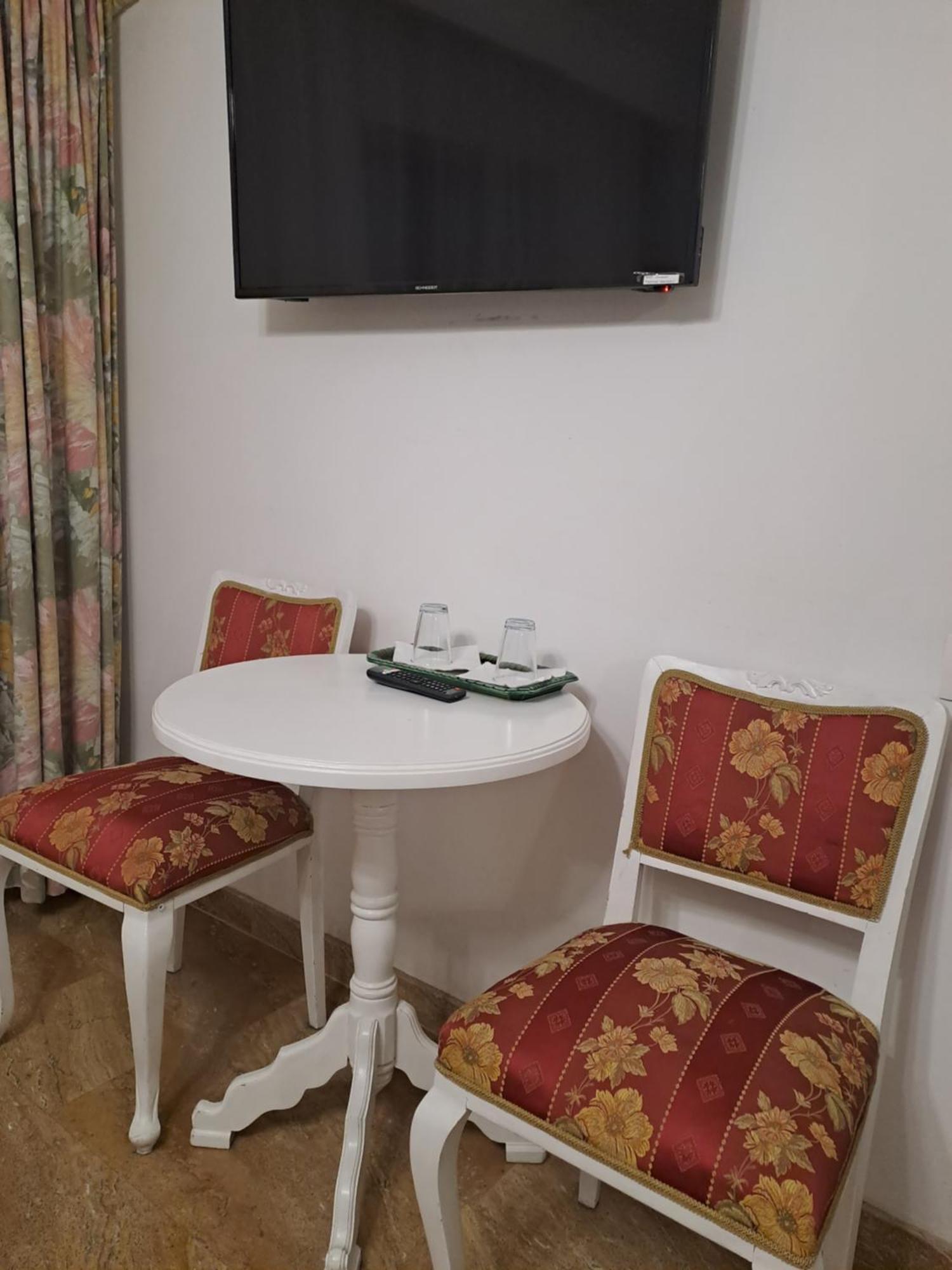 Alexander House Hotel Deva Bagian luar foto