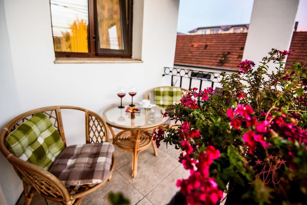 Alexander House Hotel Deva Bagian luar foto